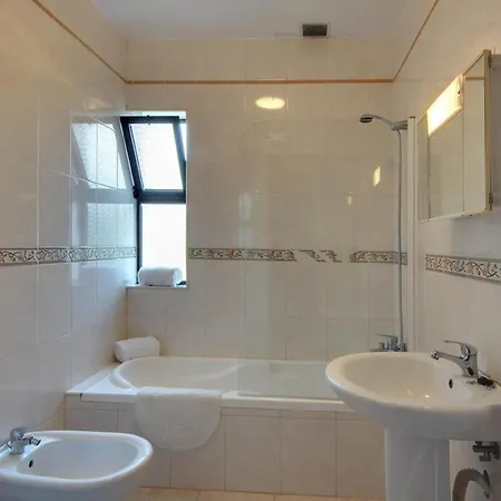Villa Praia Албуфейра